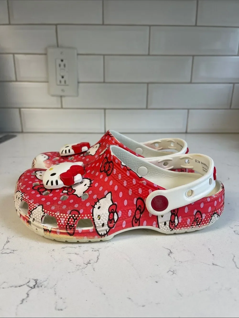 Crocs GIRLS - KID HELLO KITTY CLASSIC Size 3 Junior Hello Kitty X Crocs 210576